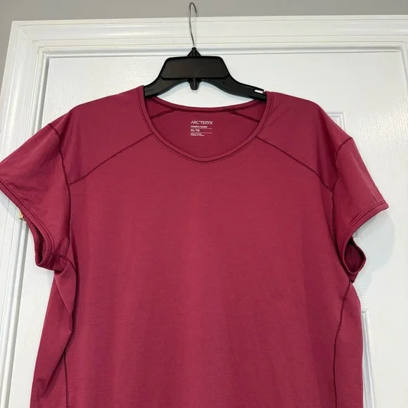 Arc'teryx Kapta Top Short Sleeve Shirt Dark Magenta Pink Womens XL Athletic - Picture 2 of 9